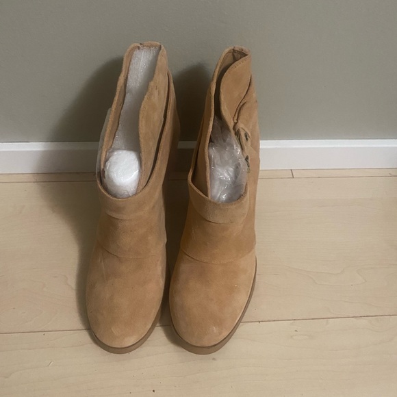 ♦️SOLD♦️SOLD♦️Brand New Boots - Picture 5 of 9